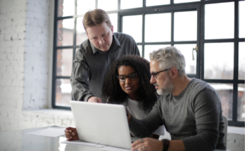 12 Jenis Sektor Bisnis: Menyelami Berbagai Jenis Dunia Usaha