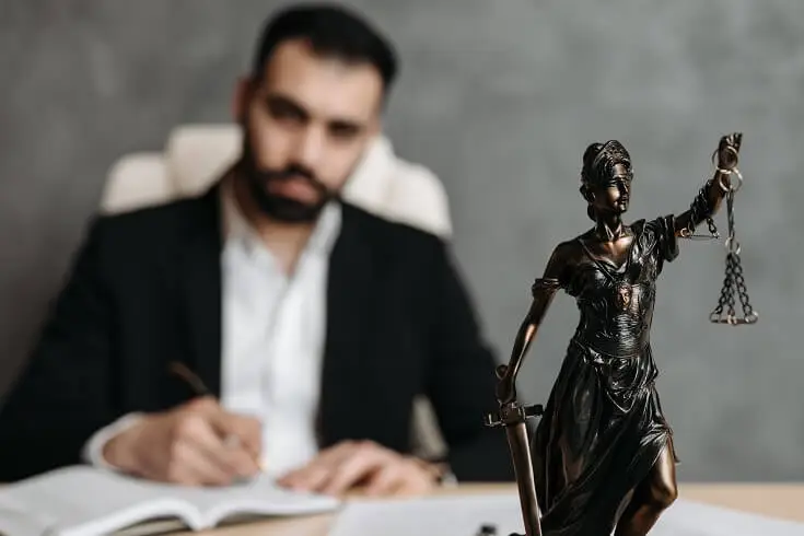 Apakah Kantor Hukum Bisa Berbentuk PT?