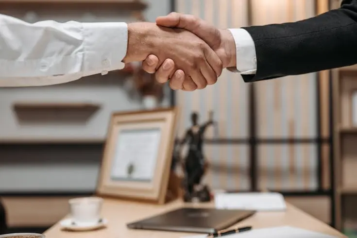 Apakah Kantor Pengacara Harus Berbadan Hukum?