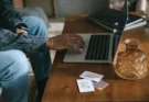 Perlukah Konsultan IT di Indonesia Punya Kantor Fisik?