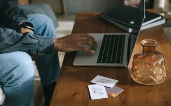Perlukah Konsultan IT di Indonesia Punya Kantor Fisik?