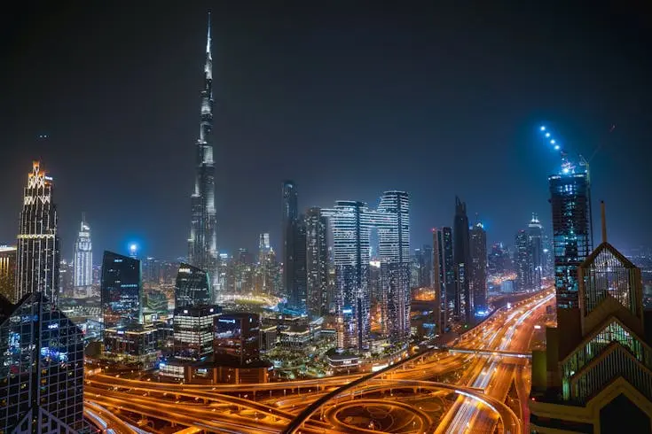 Dubai Free Zone vs Mainland: Mana yang Lebih Baik untuk Bisnis Anda di 2026?