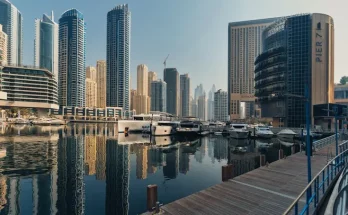 Dubai Free Zone vs Mainland: Mana yang Lebih Baik untuk Bisnis Anda di 2026?