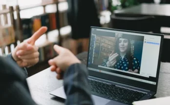 Online Meeting di Coworking Space, Kapan Perlu Pindah ke Meeting Room?