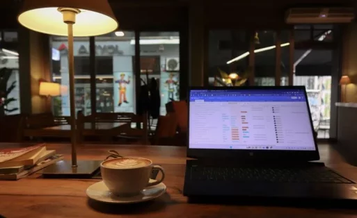 Coworking Space vs Cafe, Mana yang Cocok untuk Pola Kerja Anda?