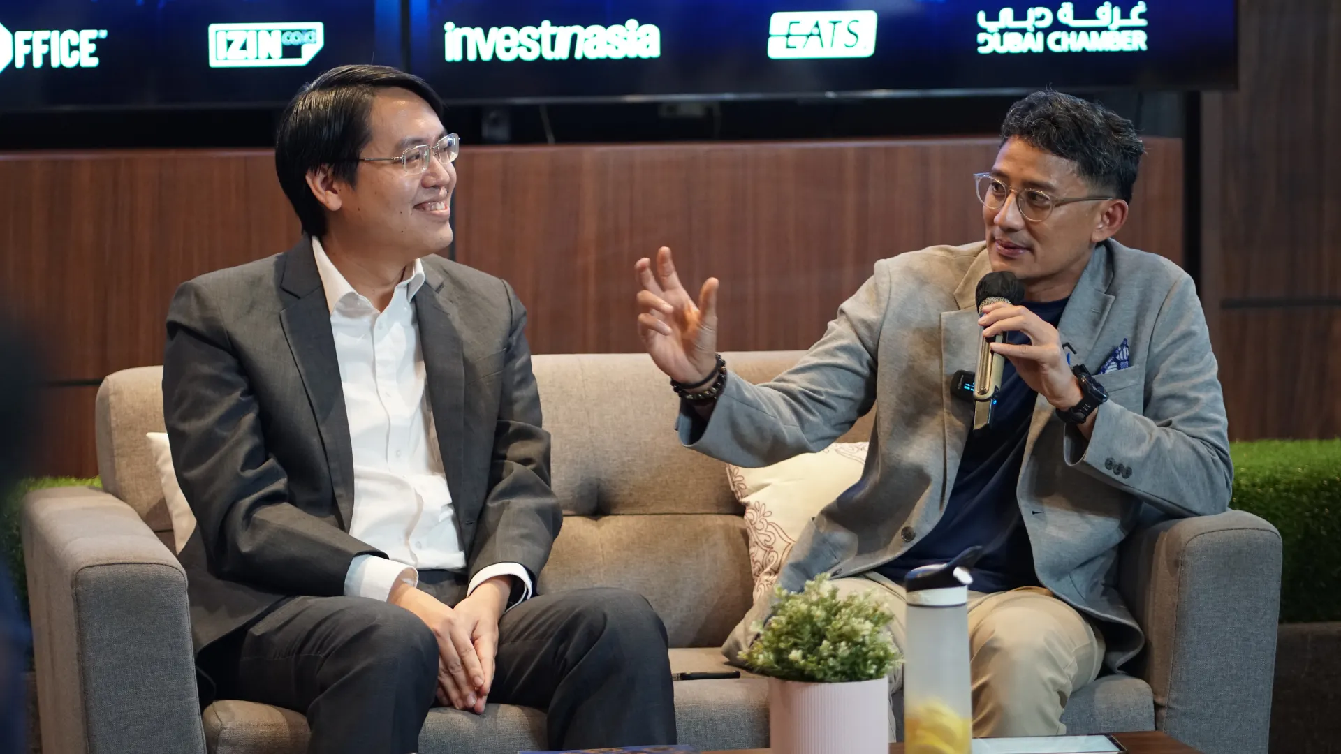 Studio Podcast vOffice dengan fasilitas profesional