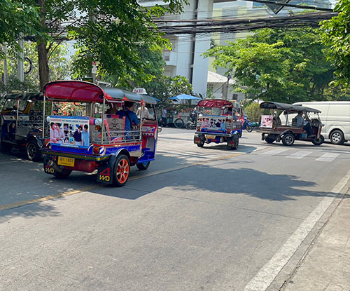 Markford tuk tuk advertising side view